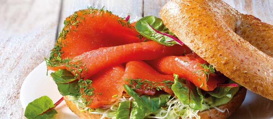 New York-Style Bagels mit Alaska Wildlachs Gravad