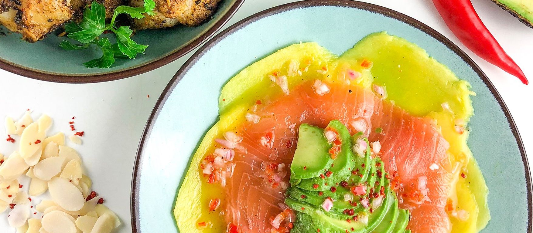 Gerösteter Blumenkohl mit Mango-Avocado-Lachs-Carpaccio