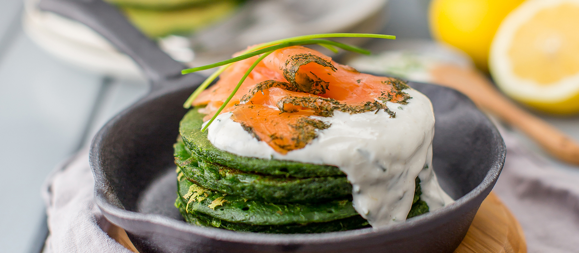 Spinat-Pancakes mit Stührk Feinster Lachs gravad aus Norwegen