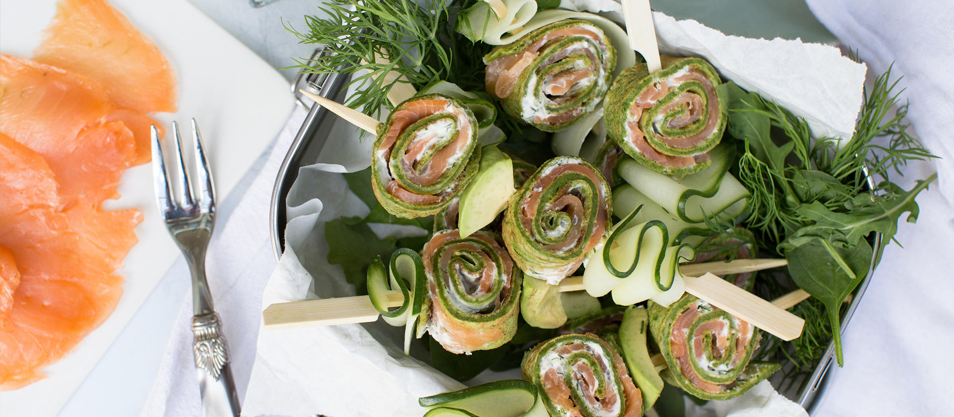 Spinat-Röllchen-Spieße mit Stührk Feinster Lachs geräuchert