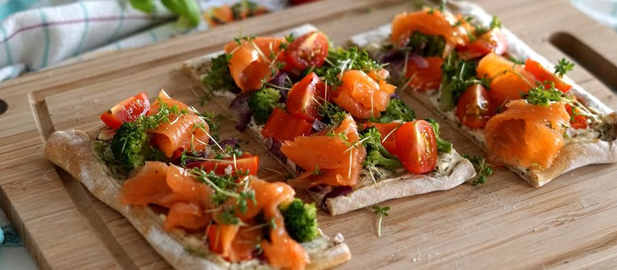 Laktosefreier Flammkuchen mit Stührk feinster Lachs geräuchert